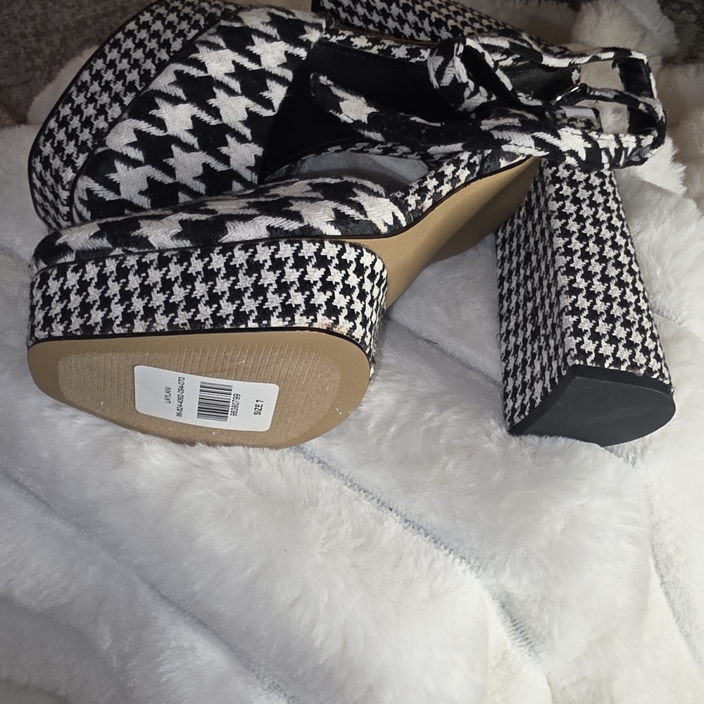 New York & Company Houndstooth Platform Heels - Picture 5 of 11